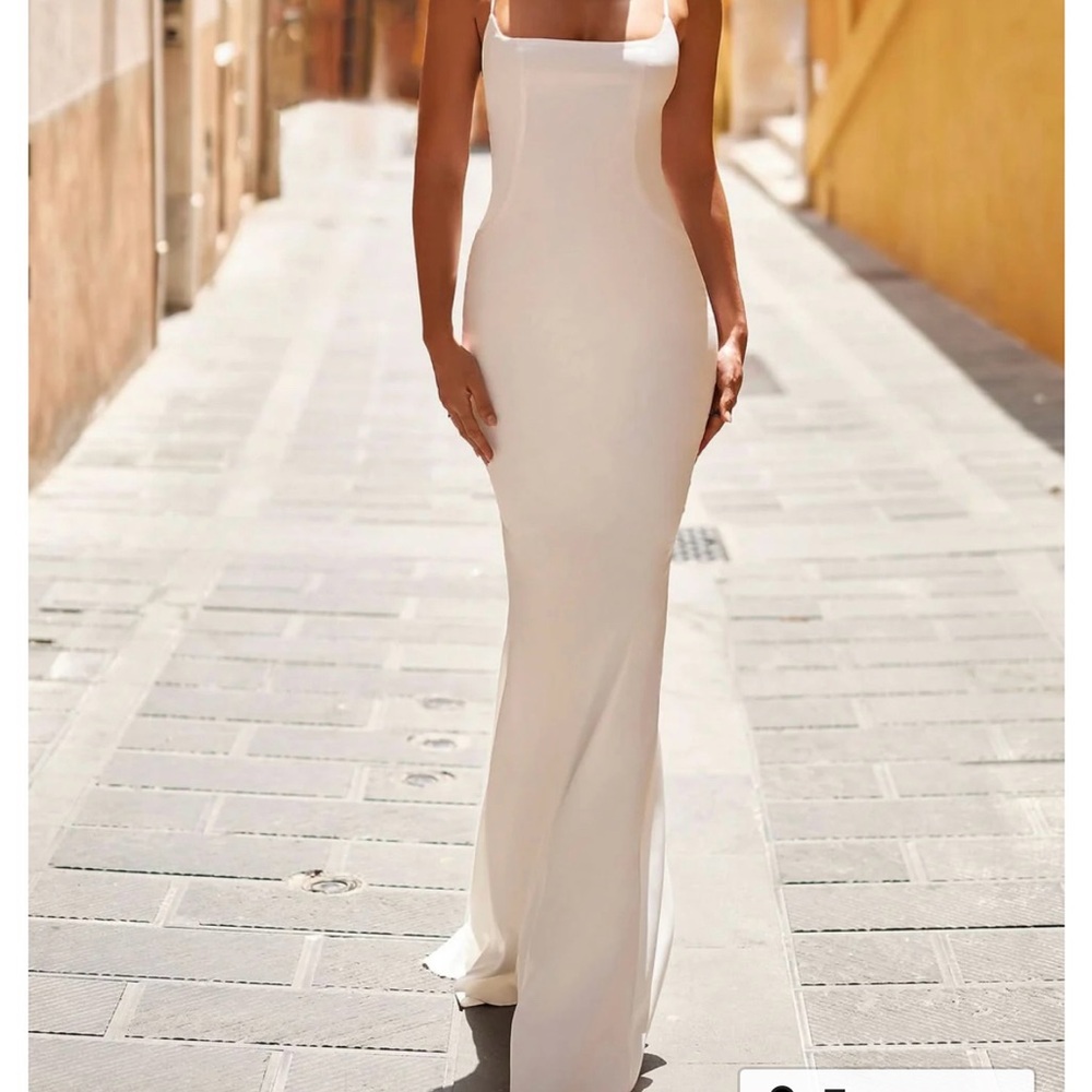 Alamour The Label Sleek White Maxi Dress